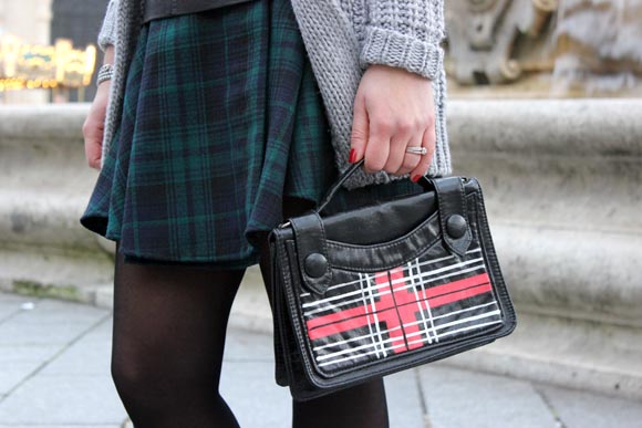 customise un sac avec du tartan au feutre posca ilovediy