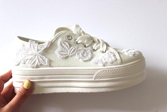 customisez des baskets en toile avec de la dentelle ilovediy6