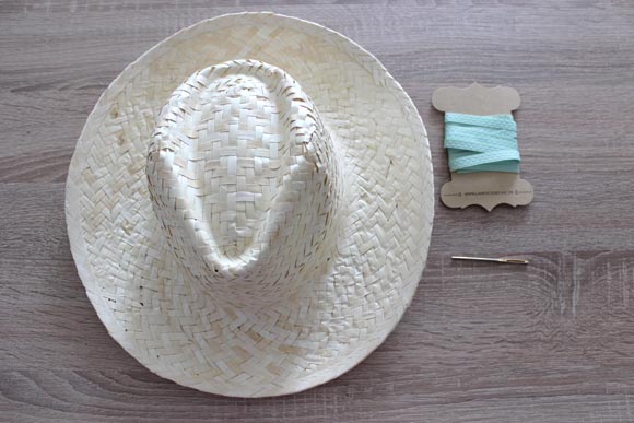 materiel pour customiser un chapeau de paille