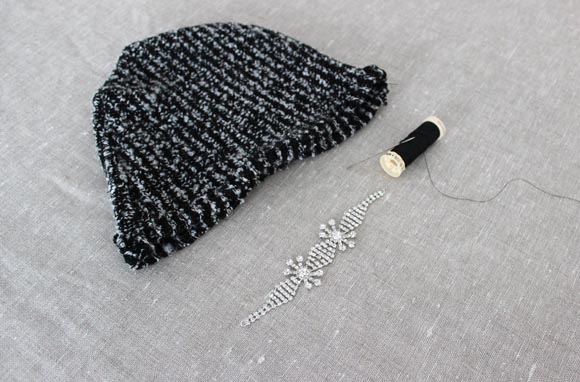 Customisez un bonnet avec un bracelet ilovedoityourself