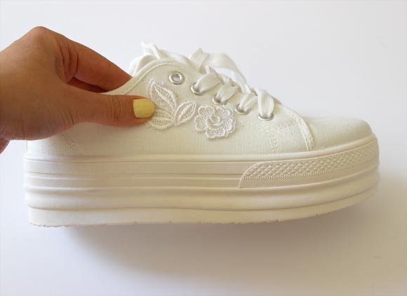 customisez des baskets en toile avec de la dentelle ilovediy11