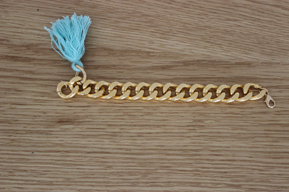 DIY-bracelet-pompom