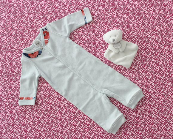 customisez un body de bebe avec un col claudine11